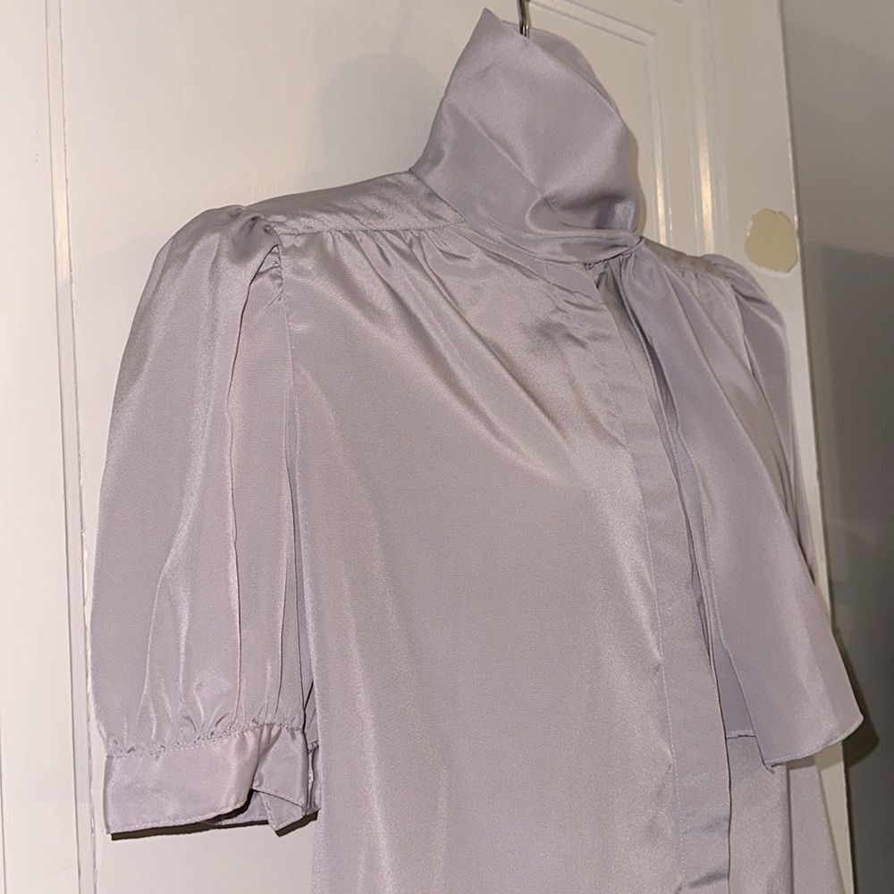 Vintage 80s Mihang lavender polyester short sleeve blouse with attached scarf - Picture 5 of 7